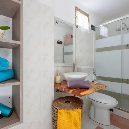 Dom wakacyjny Tiria House - *