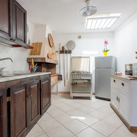 Tiria House - *